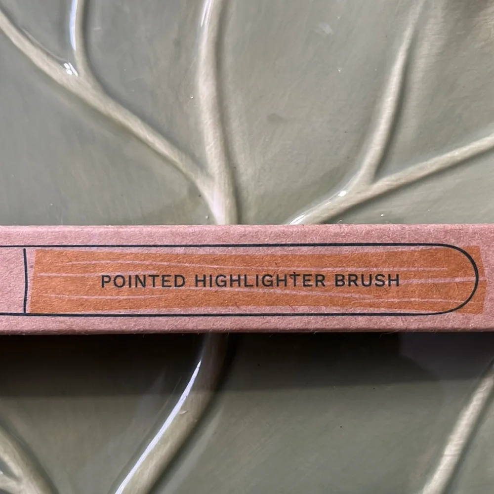 The Body Shop Highlighter Brush. New in box.